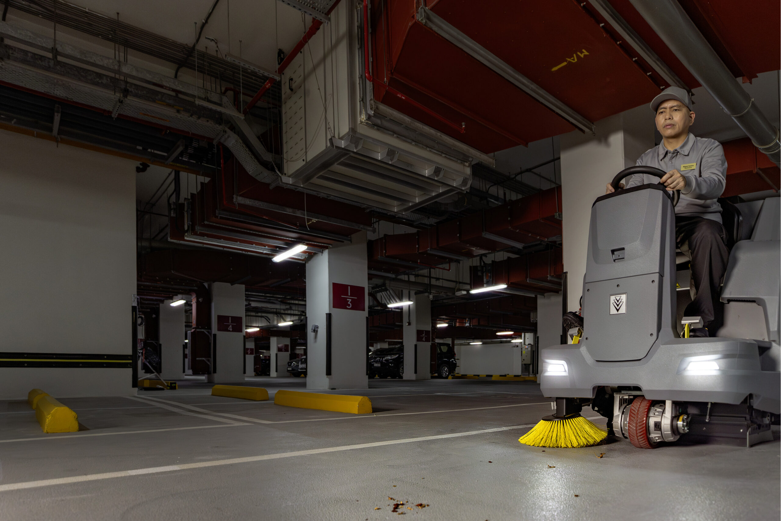 Karcher KM 100/120 R BP Pack Sweeper - Image 5