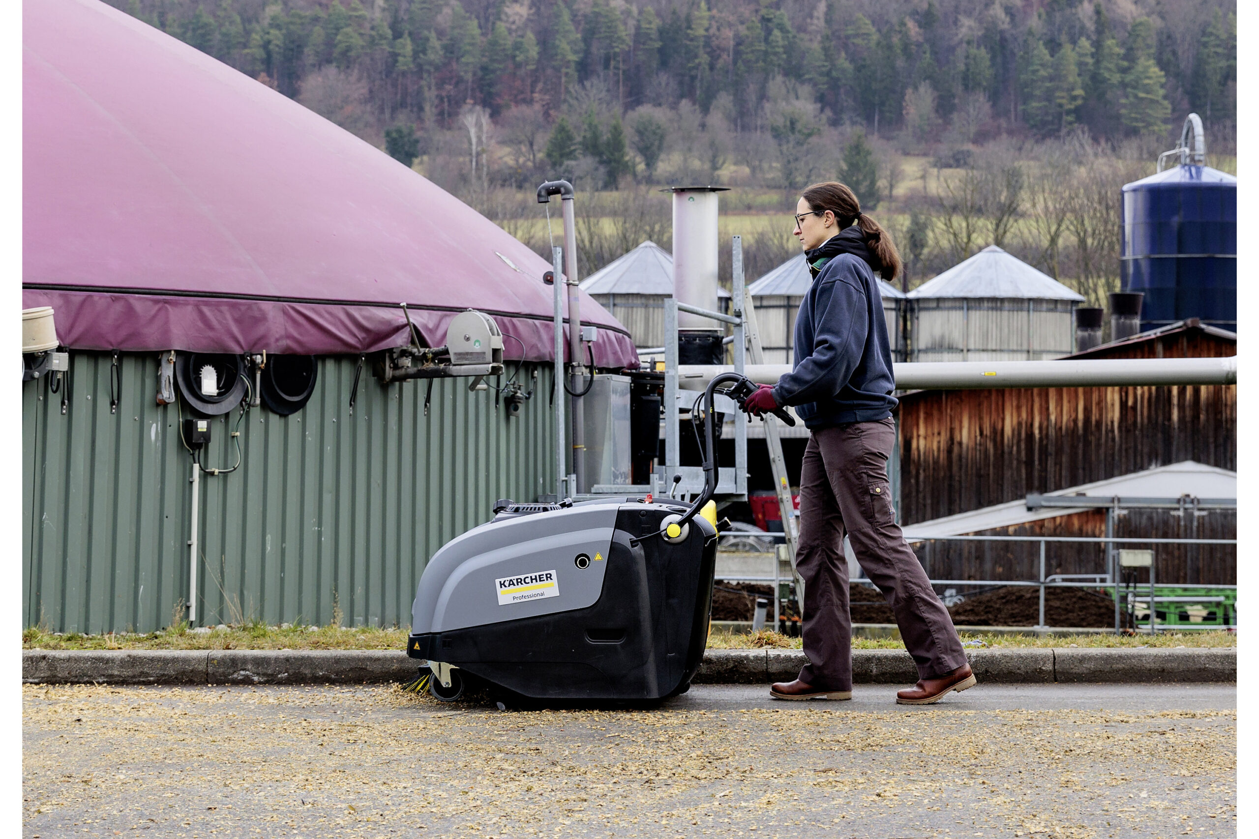 Karcher KM 75/40 BP MF Battery Powered Sweeper - Image 2