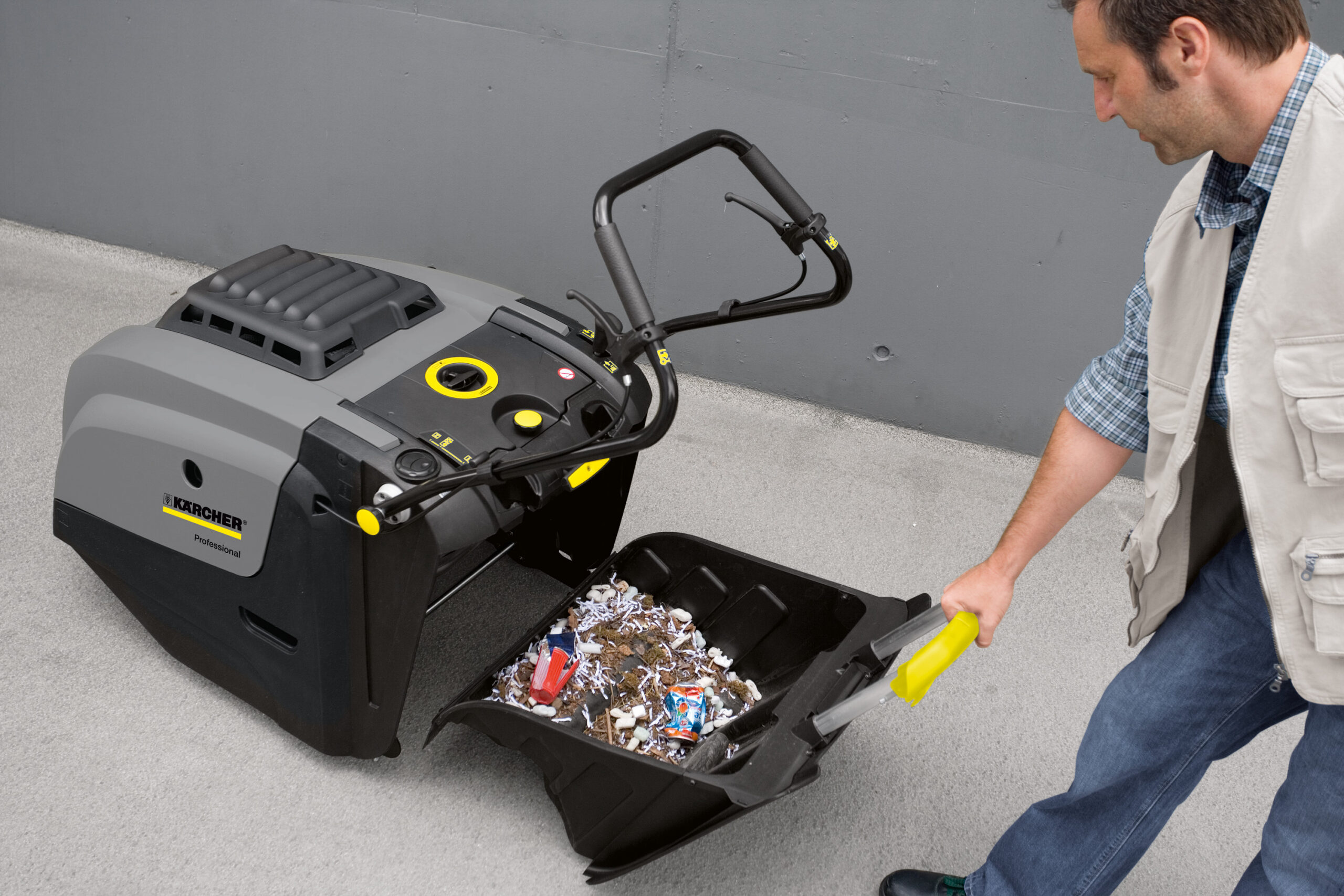Karcher KM 75/40 BP MF Battery Powered Sweeper - Image 6